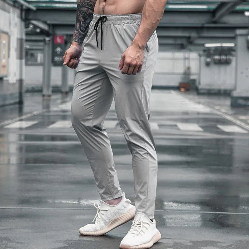 Those Men Sport Trousers with Pockets are perfect for running and workouts! They're quick-drying, so you can stay comfortable during your training sessions. With the added convenience of pockets, these high-quality fitness bottoms are a great choice for y