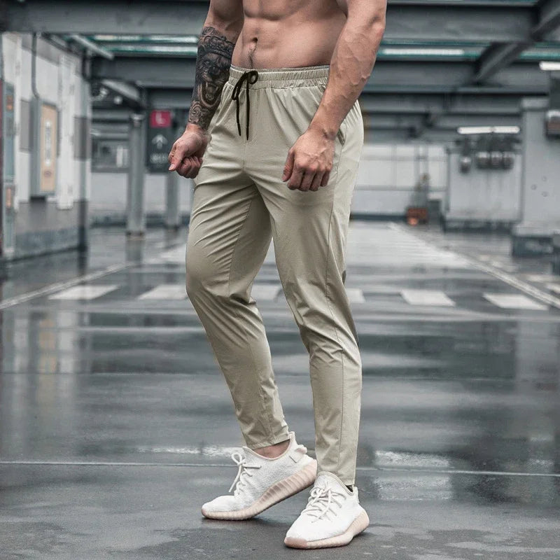 Those Men Sport Trousers with Pockets are perfect for running and workouts! They're quick-drying, so you can stay comfortable during your training sessions. With the added convenience of pockets, these high-quality fitness bottoms are a great choice for y