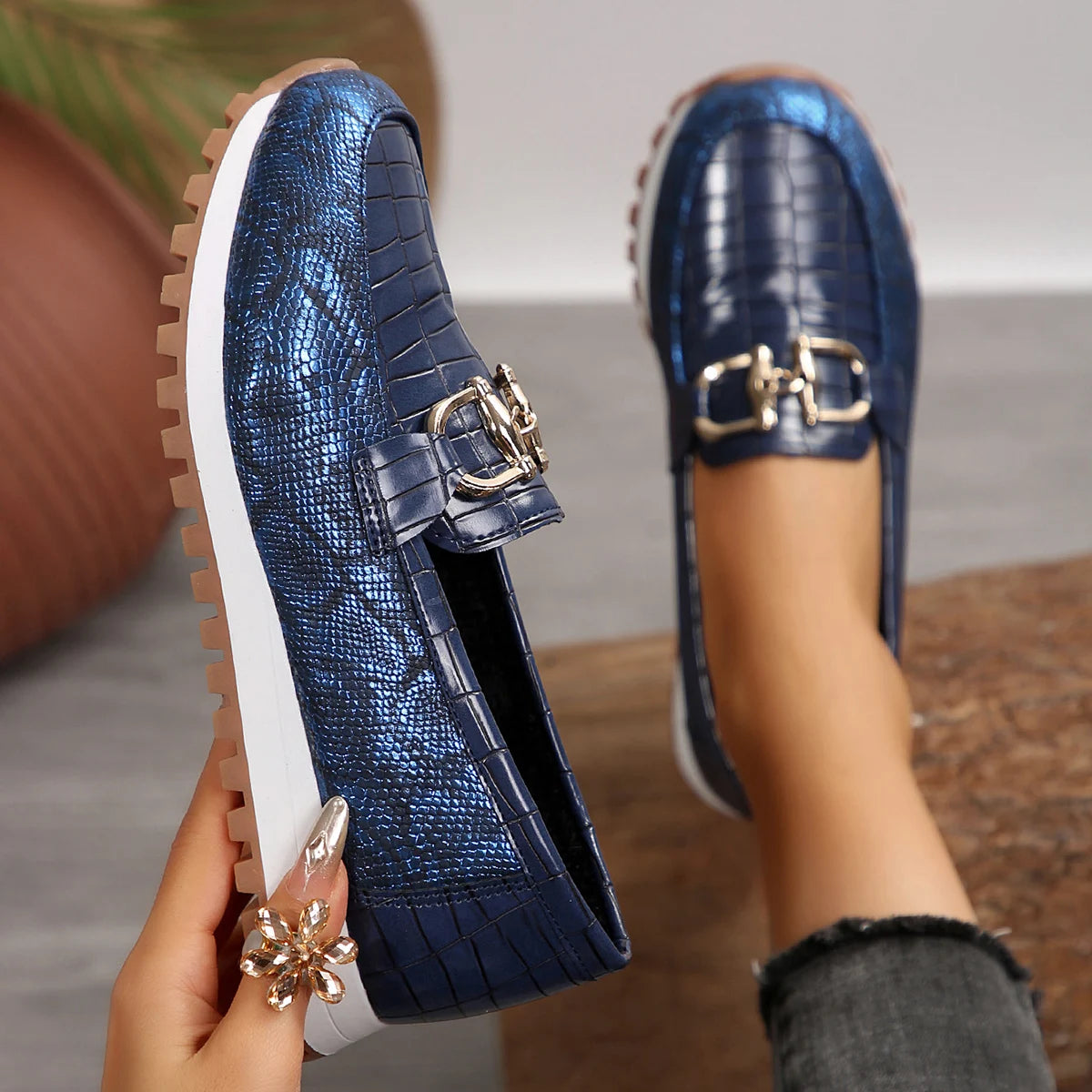 2024 Women Flat Cloth Stylish Light Durable Breathable Casual Shoes Slip-On Trend Classic Spring Women Metal Decoration Sneakers