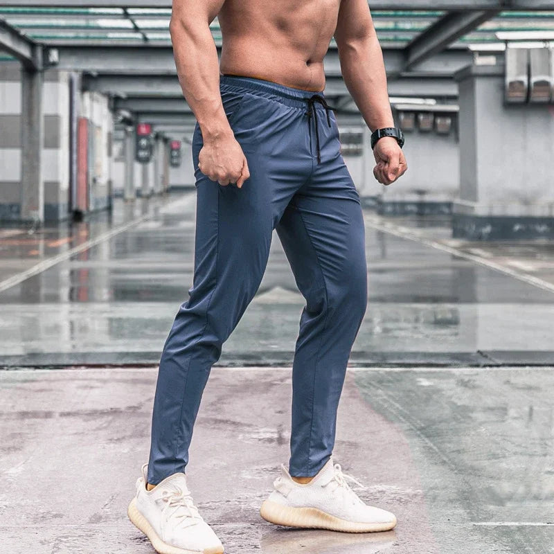 Those Men Sport Trousers with Pockets are perfect for running and workouts! They're quick-drying, so you can stay comfortable during your training sessions. With the added convenience of pockets, these high-quality fitness bottoms are a great choice for y