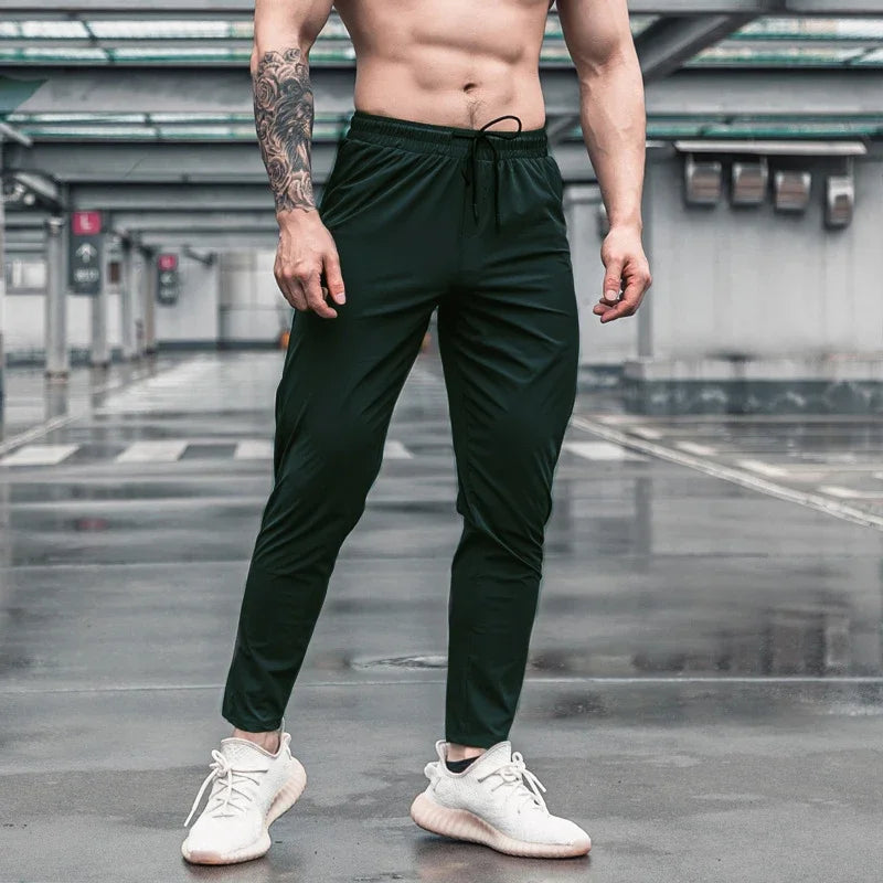 Those Men Sport Trousers with Pockets are perfect for running and workouts! They're quick-drying, so you can stay comfortable during your training sessions. With the added convenience of pockets, these high-quality fitness bottoms are a great choice for y