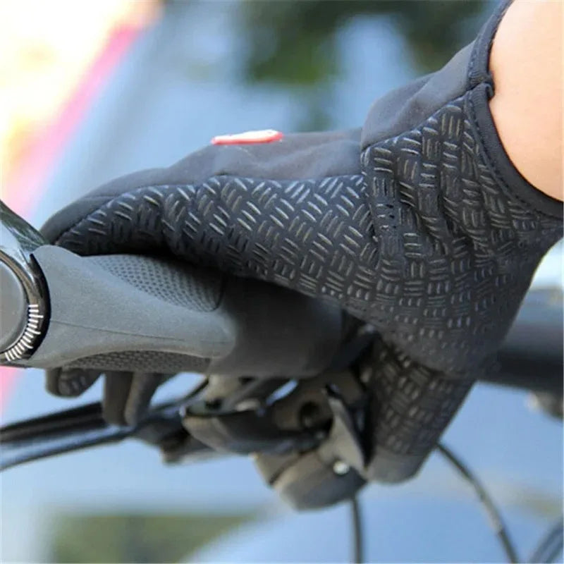 Men's cycling gloves designed for touchscreen use, keeping your hands warm while biking, exercising, or driving. These gloves are waterproof, thermal, and non-slip, making them ideal for outdoor activities and motorcycle riding. Perfect for both me