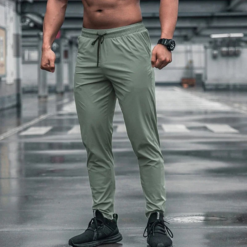 Those Men Sport Trousers with Pockets are perfect for running and workouts! They're quick-drying, so you can stay comfortable during your training sessions. With the added convenience of pockets, these high-quality fitness bottoms are a great choice for y